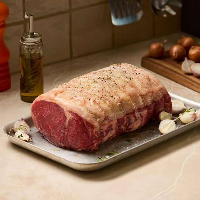 Sainsbury's 2.15kg Large Aberdeen Angus Rolled Sirloin of Beef, Taste the Difference - gallery image 1