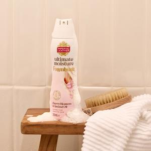 Imperial Leather 200ml Ultimate Moisture Cherry Blossom & Almond Oil Foamburst Body Wash - gallery image 3
