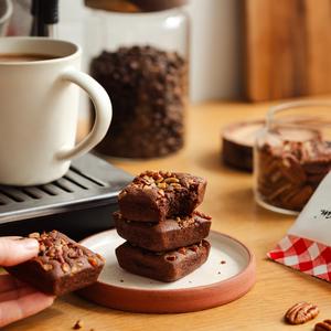 Bonne Maman Le Brownie Chocolate Pecan Nuts 175g - gallery image 2