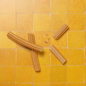 Pooch & Mutt Peanut Butter Vegan Dental Sticks Dog Treats 251g - gallery image 2