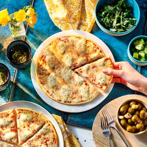 Dr. Oetker Ristorante Quattro Formaggi Pizza 340g - gallery image 2
