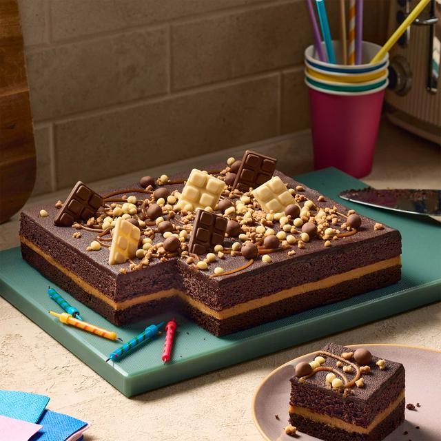 Sainsbury's Occasions Fully Loaded Chocolate Brownie Traybake, Taste the Difference 1.63kg - gallery image 1