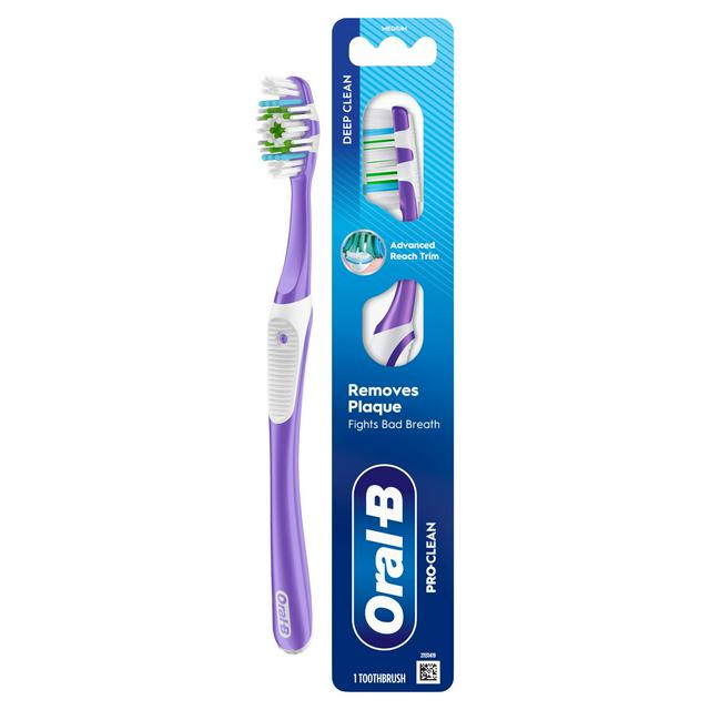 Oral-B Pro Clean Manual Toothbrush Removes Plaque & Fights Bad Breath Medium - gallery image 1