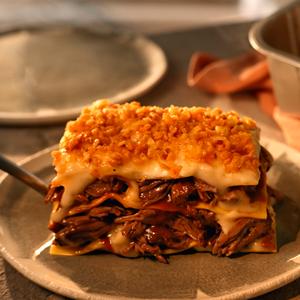 La Famiglia Rana Slow Cooked Braised Beef Lasagne 700g - gallery image 2