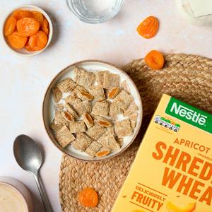 Nestle Shredded Wheat 450g Bitesize Apricot Wheats Breakfast Cereal - gallery image 2