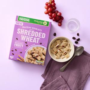 Nestle Shredded Wheat 450g Bitesize Raisin Wheats Breakfast Cereal - gallery image 2