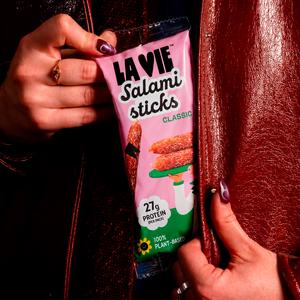La Vie 75g Classic Salami Sticks - gallery image 3