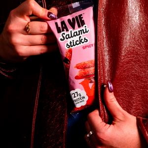 La Vie 75g Spicy Salami Sticks - gallery image 3