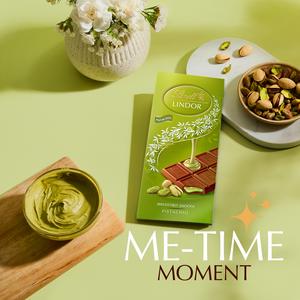Lindt Lindor 100g Pistachio Milk Chocolate Bar - gallery image 3