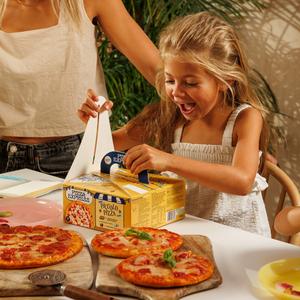 Pizza Express 280g Kids Piccolo Pizza Pack - gallery image 3