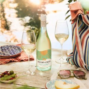 Jacob's Creek Zesty & Fresh Sauvignon Blanc White Wine 75cl - gallery image 3