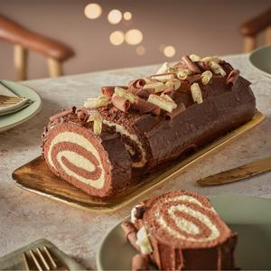Sainsbury's 800g Triple Chocolate Yule Log, Taste the Difference - gallery image 2