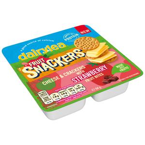 Dairylea Snackers 64g Cheese & Crackers with Strawberry Fruit Bites - gallery image 4