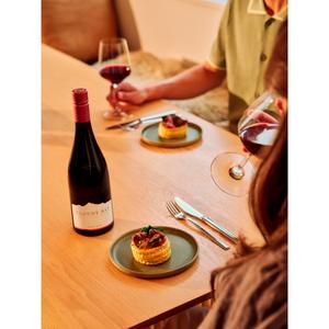 Cloudy Bay Pinot Noir Red Wine 75cl - gallery image 3