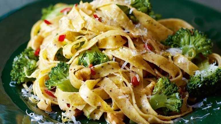 Broccoli, Walnut and Chilli Pasta Recipe | Sainsbury's