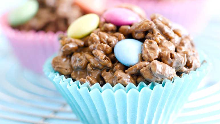 Treacle Krispie Cakes | Mrs Peacock's things to make and do