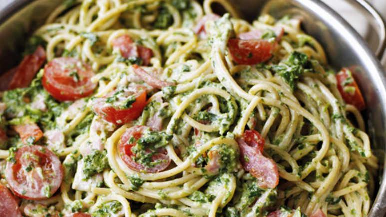 Creamy Bacon and Spinach Pasta Recipe | Sainsbury's