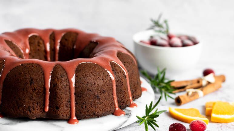 https://assets.sainsburys-groceries.co.uk/gol/gingerbread-bundt-cake-with-a-winterberry-gin-glaze/original.jpg