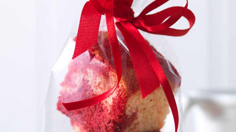 Raspberry ripple cake squares