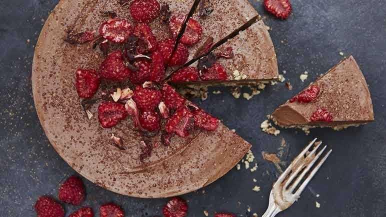 Raw vegan chocolate cheesecake