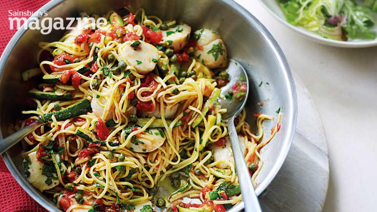 Taglierini with scallops, courgettes, tomatoes and capers